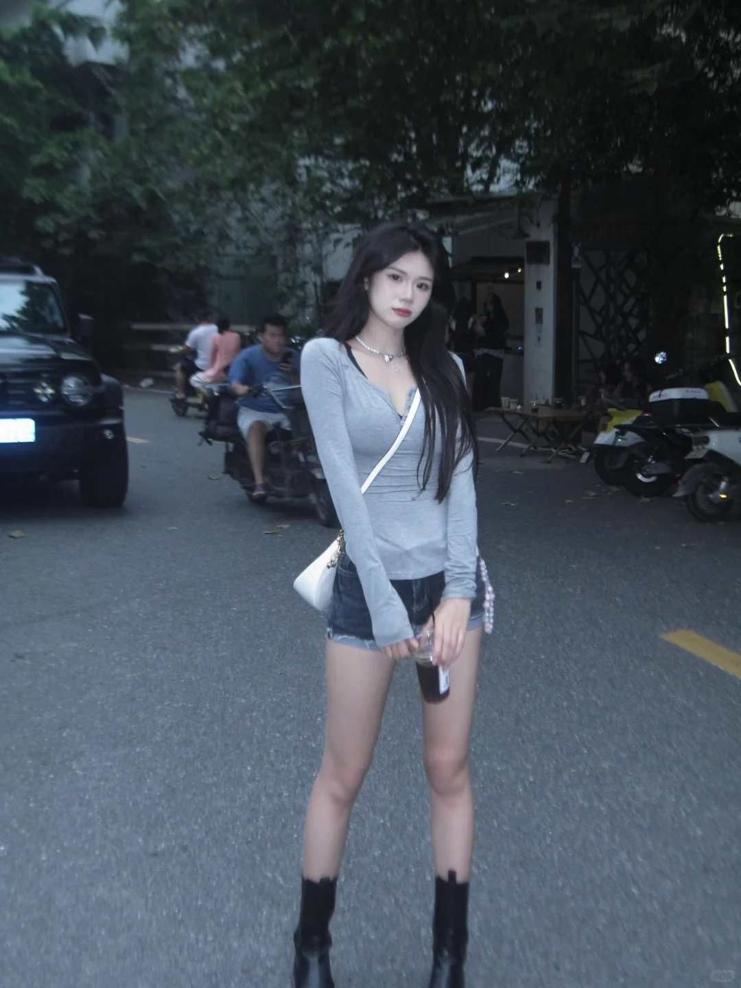 辣妹拍照姿势｜万能站姿随意日常巨还出片