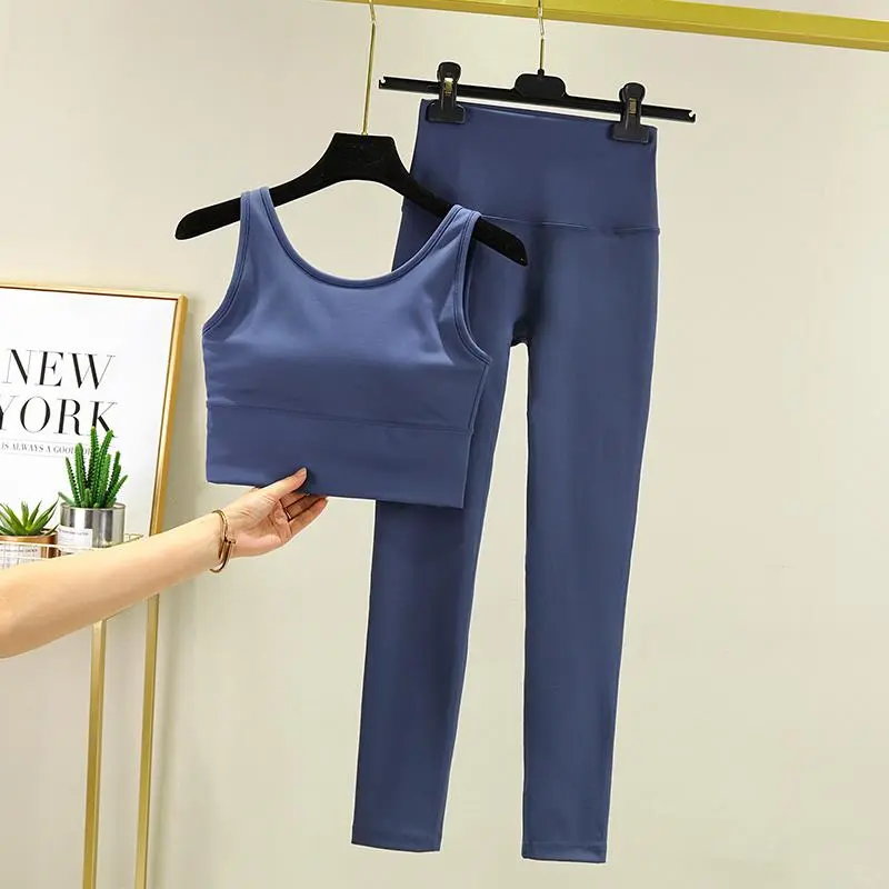 高领瑜伽服，时尚运动两不误?