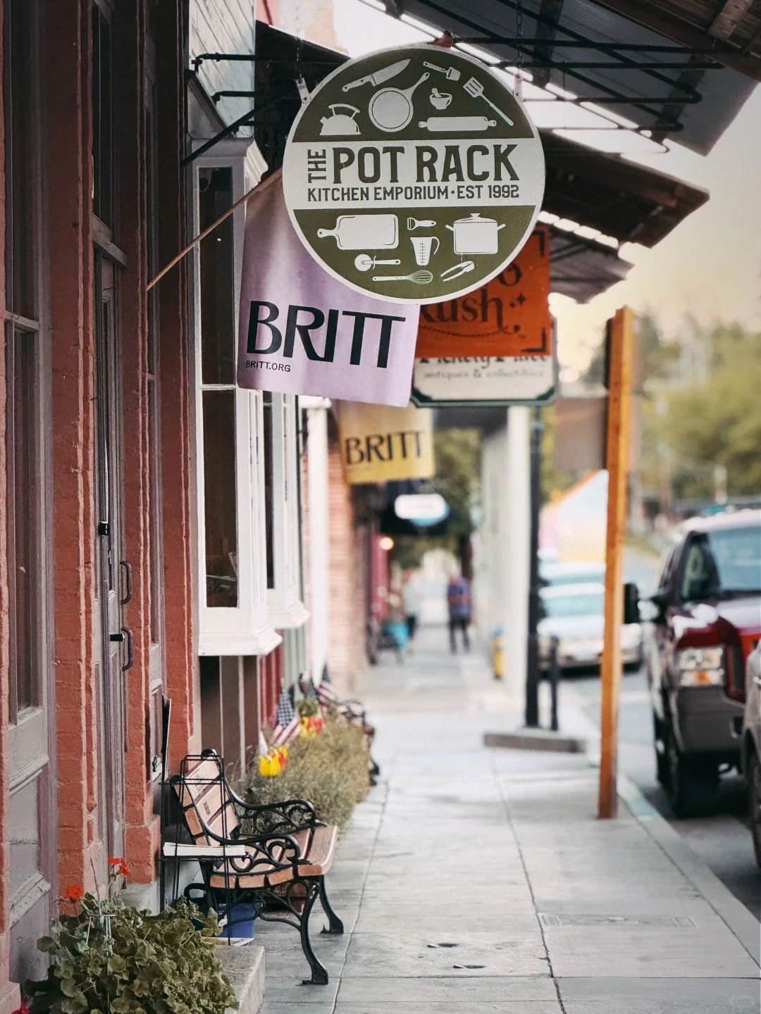 为什么美国小镇的本地小店能活得下去？