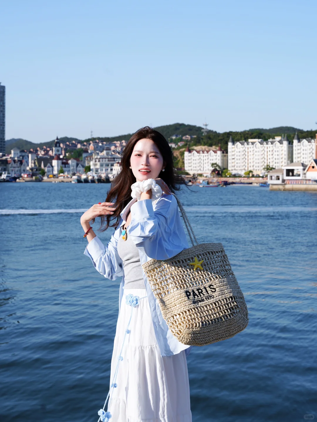 海边太适合蓝色衬衫啦? ?大连菱角湾穿搭