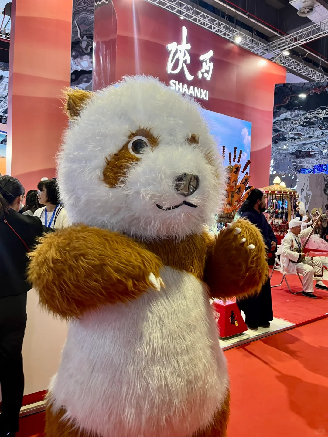 今天去逛旅游交易会啦！