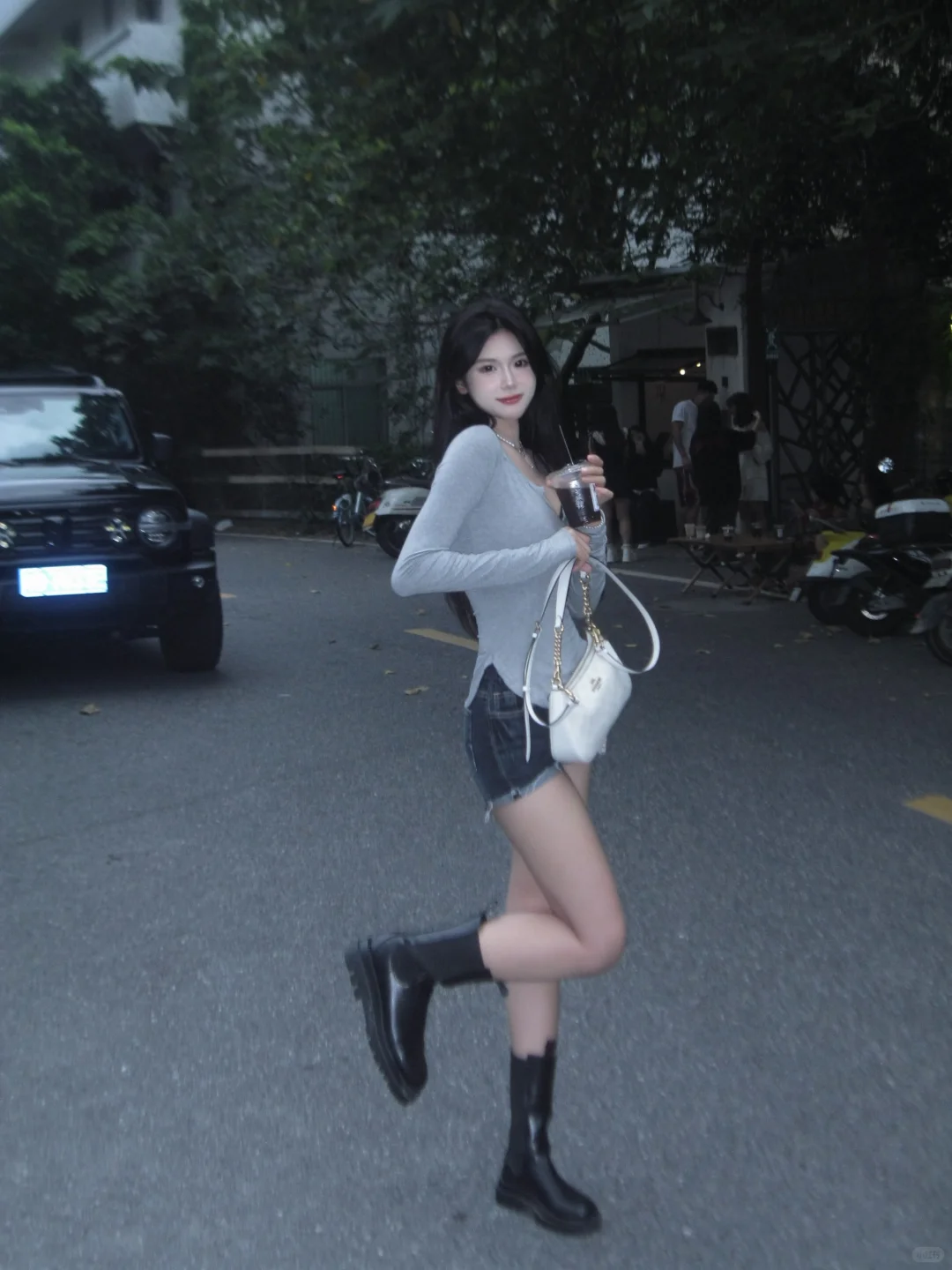 辣妹拍照姿势｜万能站姿随意日常巨还出片