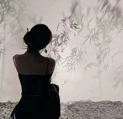 ? 在艺术的光影里，遇见另一个自己