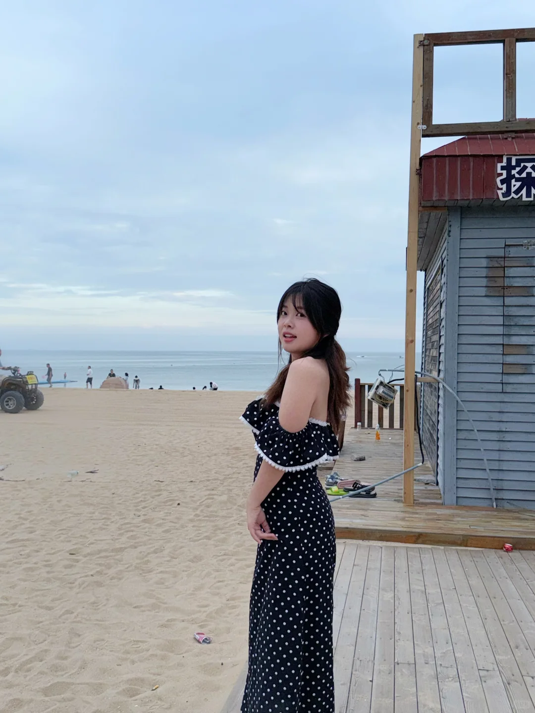 找到一件和海边适配感超强的韩系波点裙！