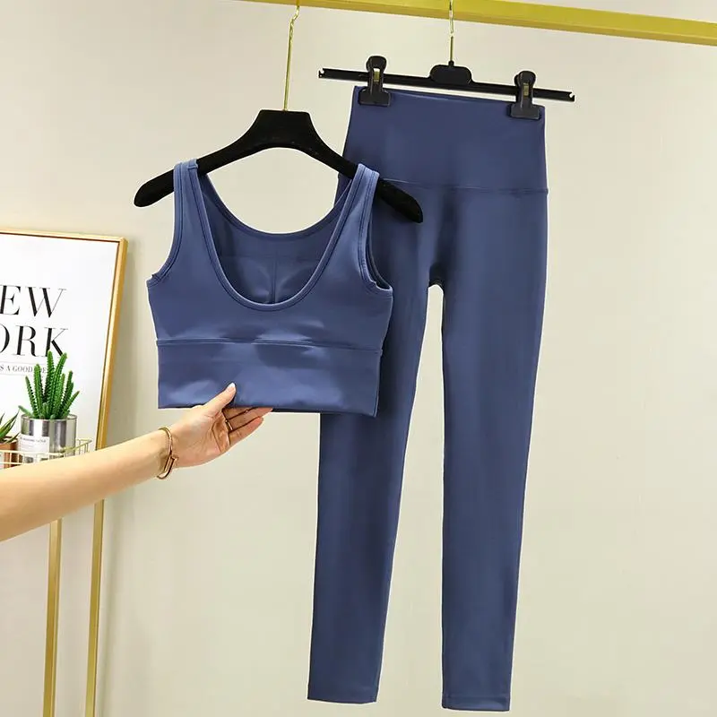 高领瑜伽服，时尚运动两不误?