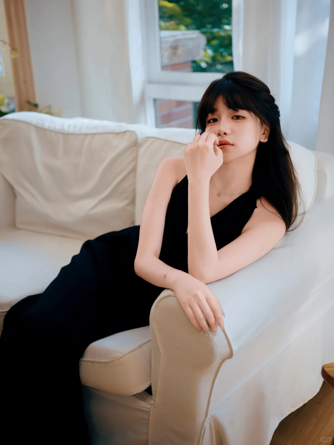 挂脖黑裙子，妩媚性感迷人|复古氛围感写真