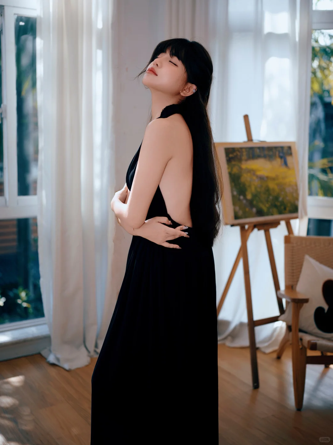 挂脖黑裙子，妩媚性感迷人|复古氛围感写真