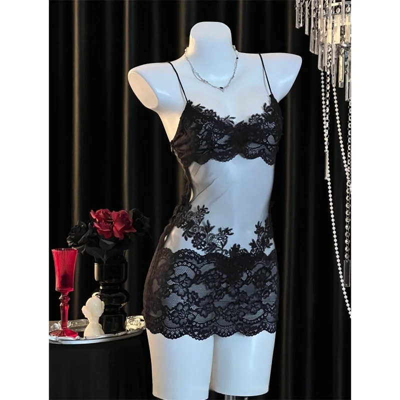 小性感、蕾丝战袍、黑色系?