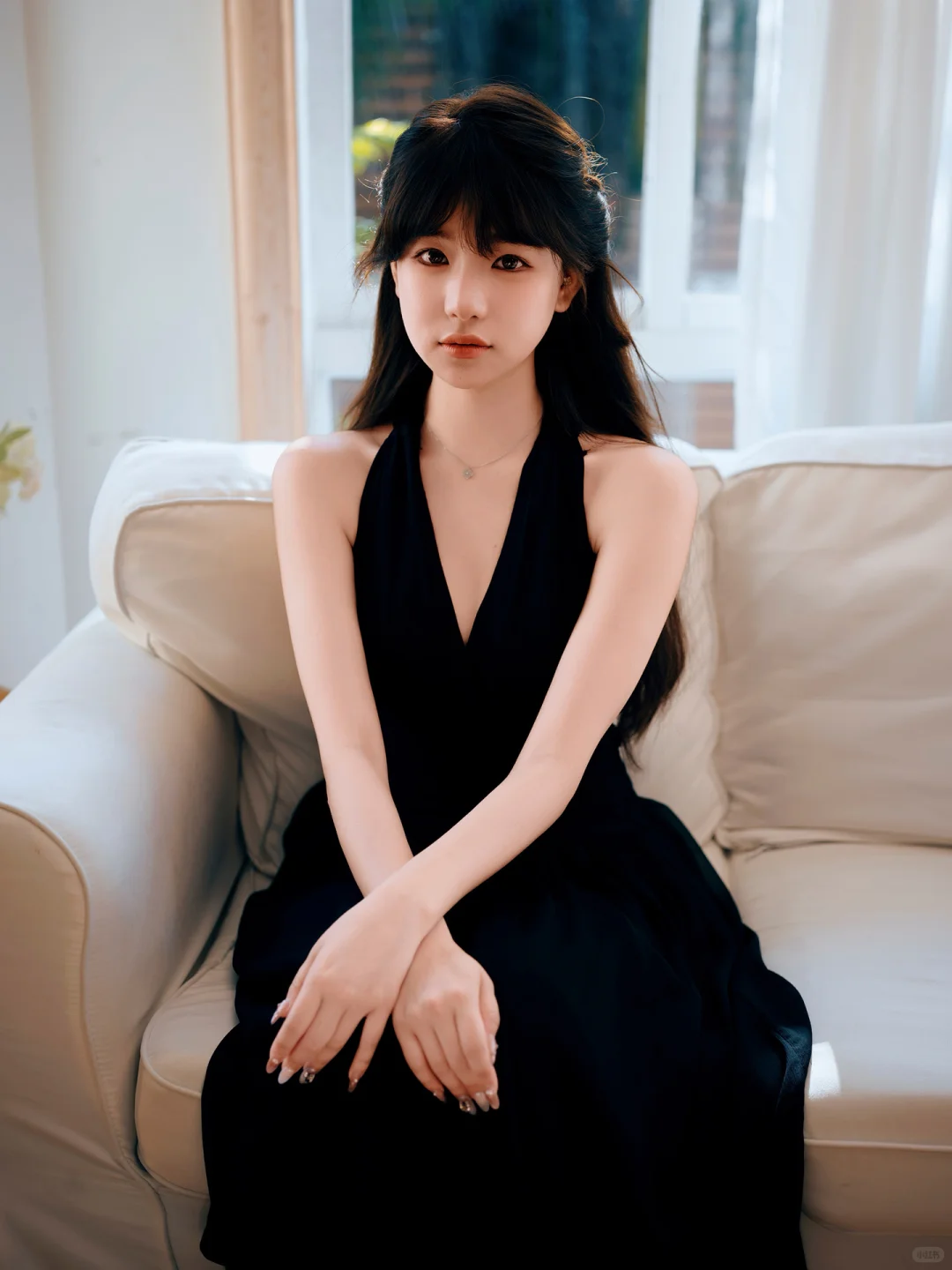 挂脖黑裙子，妩媚性感迷人|复古氛围感写真