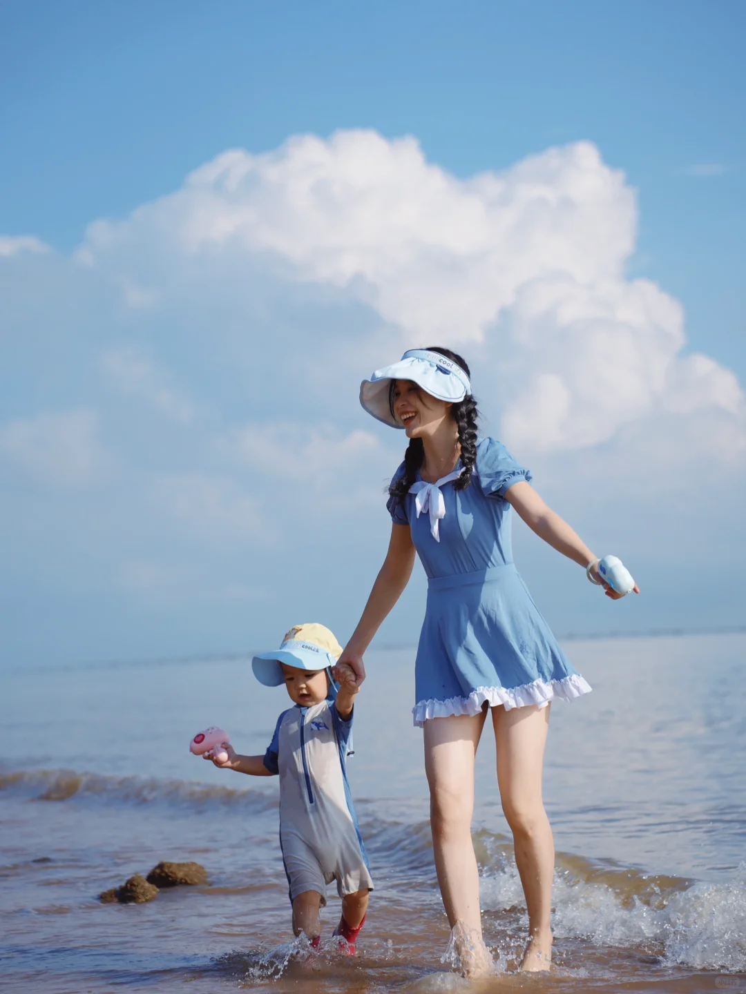 带娃去海边，亲子照这么拍自由感满满|附教程