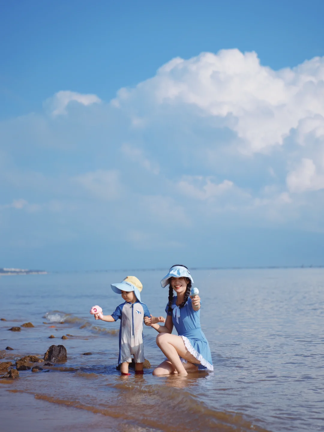 带娃去海边，亲子照这么拍自由感满满|附教程
