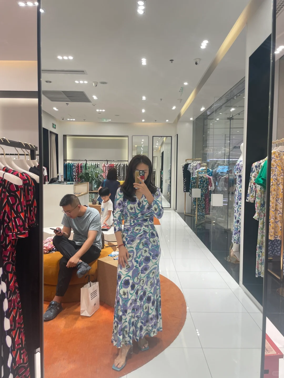 熟女的尽头是dvf吗/友友们帮忙选下呢