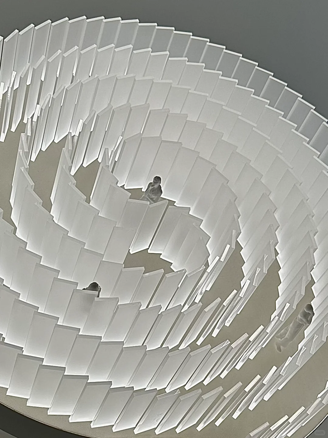 进入Es Devlin的异度空间?⚪️