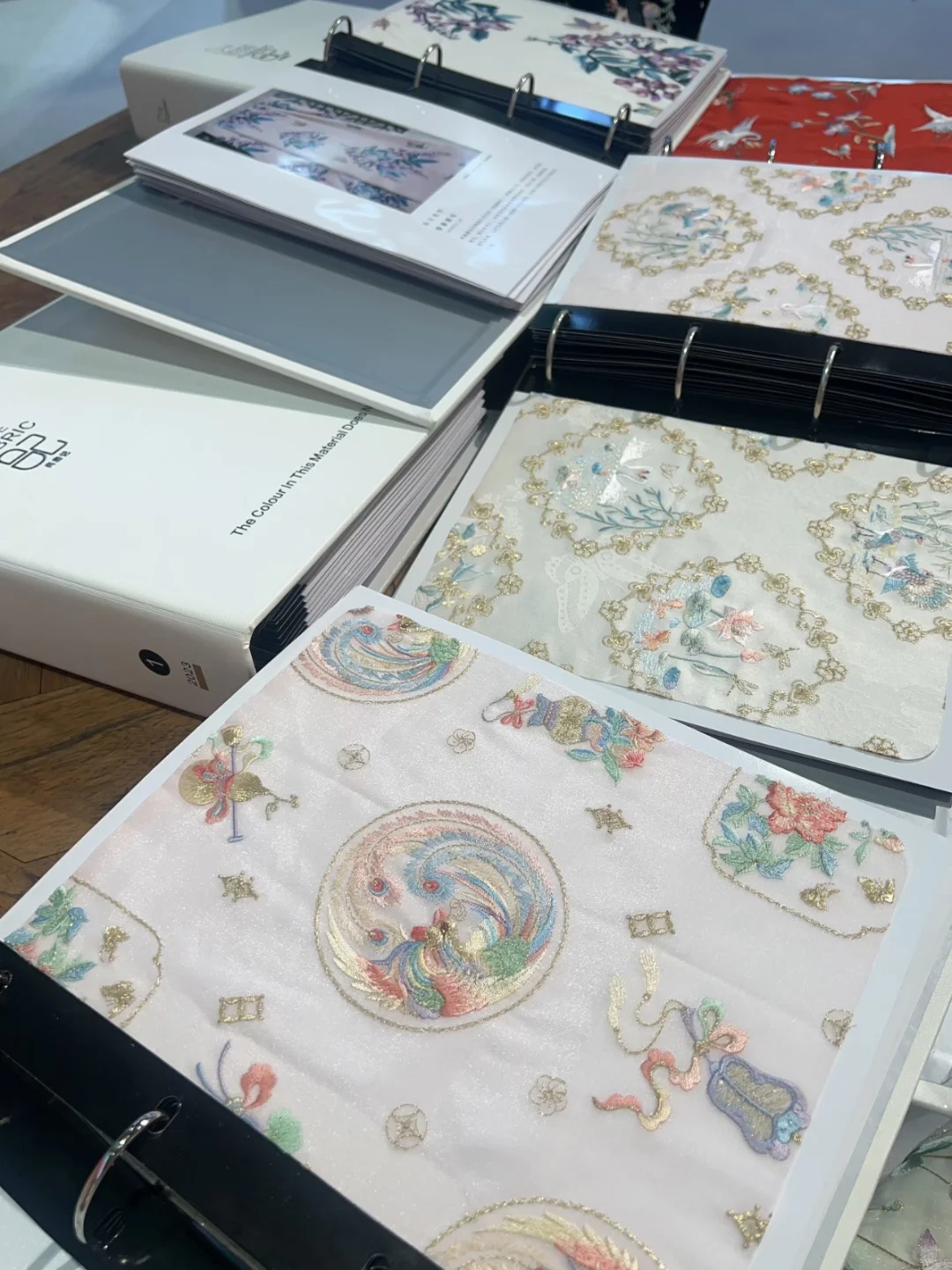 展会三天被问的最多的居然是样品册卖不卖