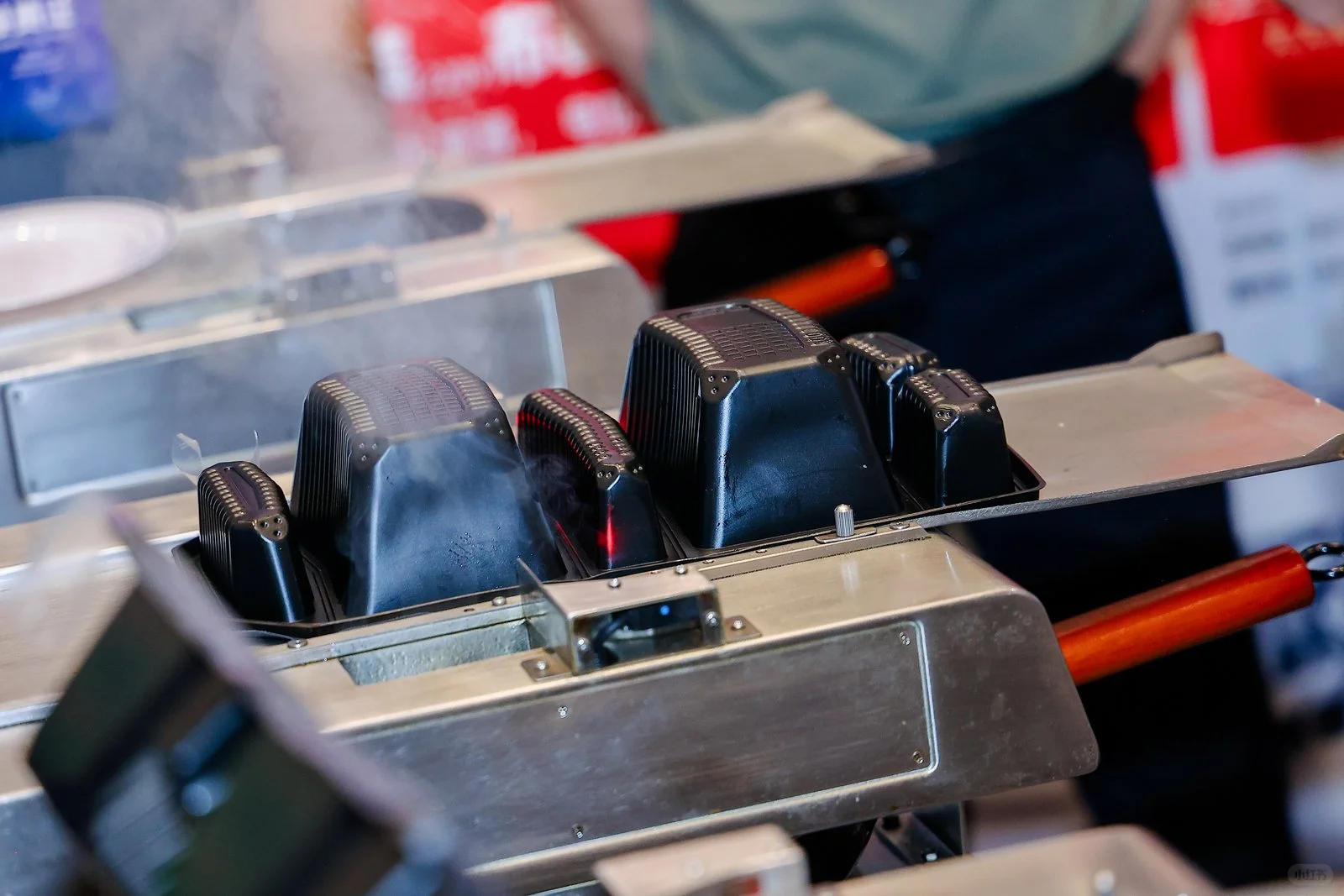 一场未来厨房的科幻体验首届炒菜机器人大赛