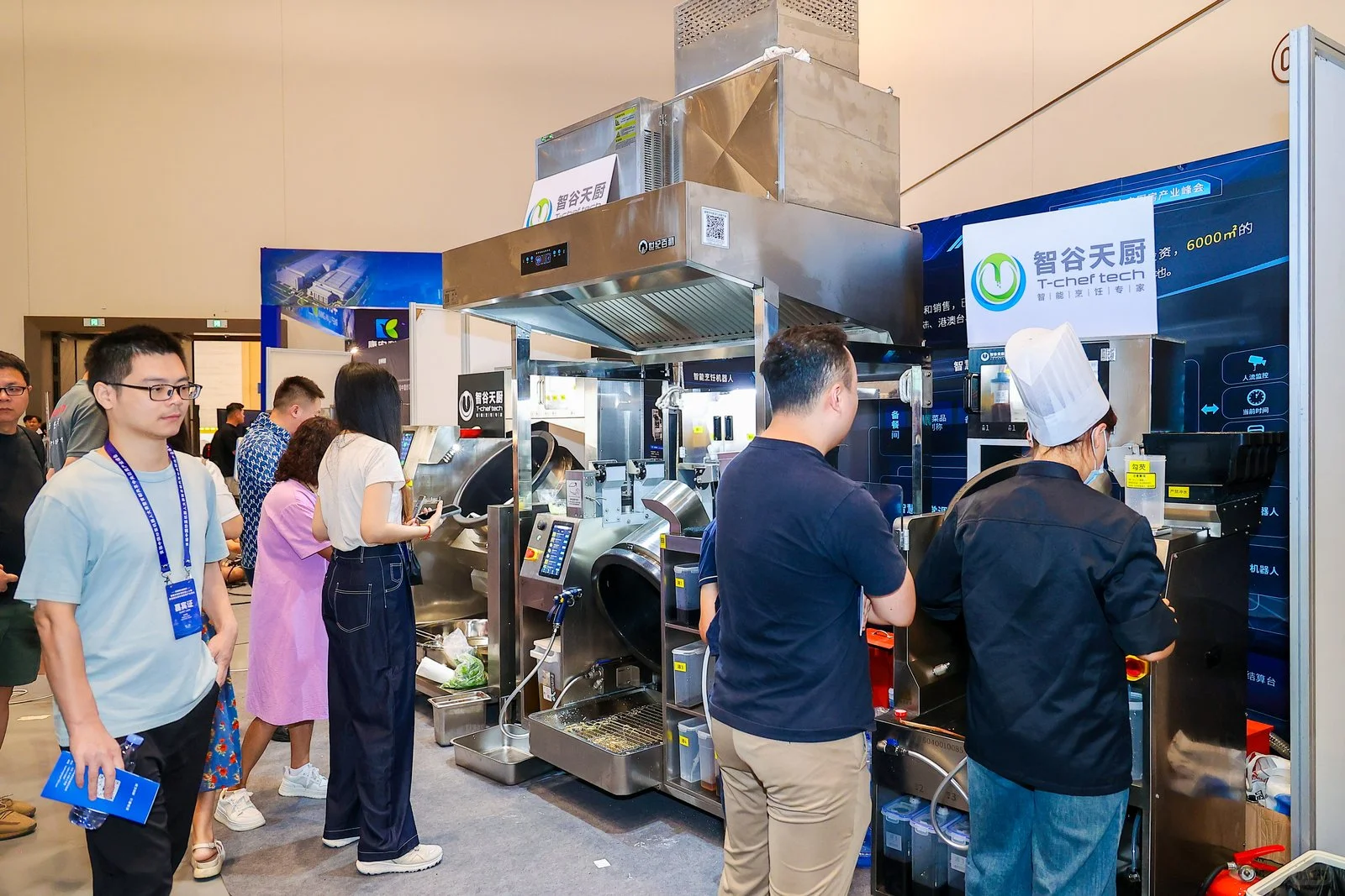 一场未来厨房的科幻体验首届炒菜机器人大赛