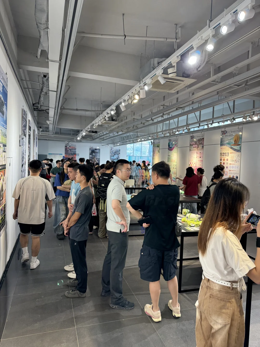 你好，这是我的毕业设计—湖工大毕业设计展