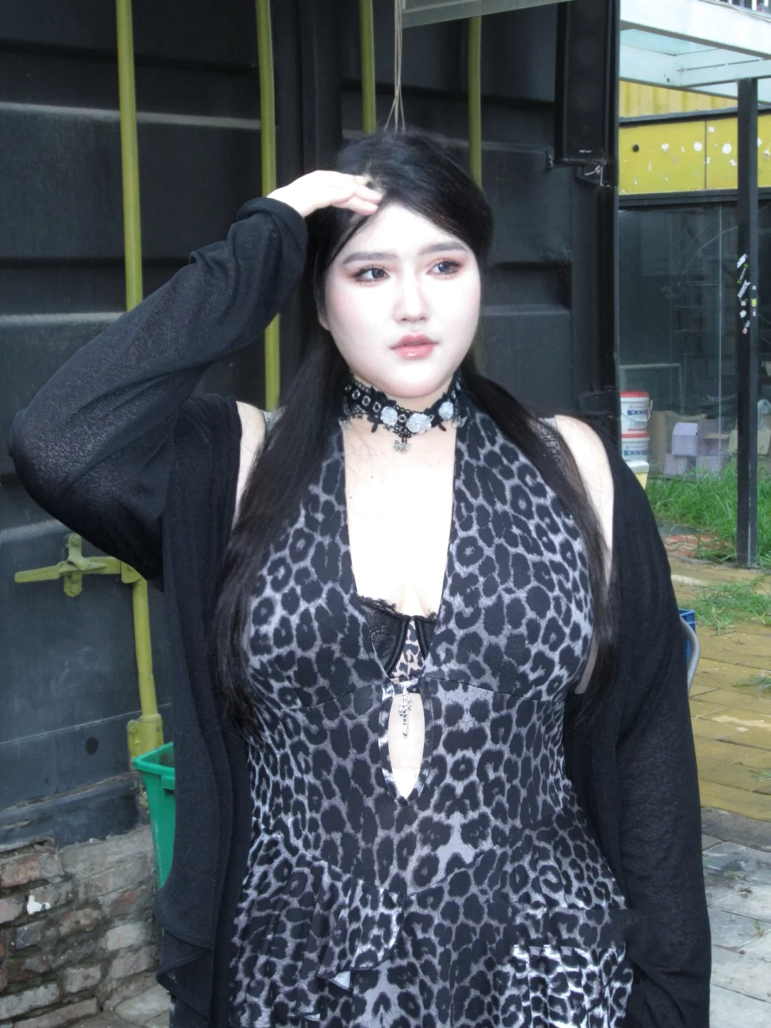 大码｜?今天的清冷感是灰黑色豹纹给的！