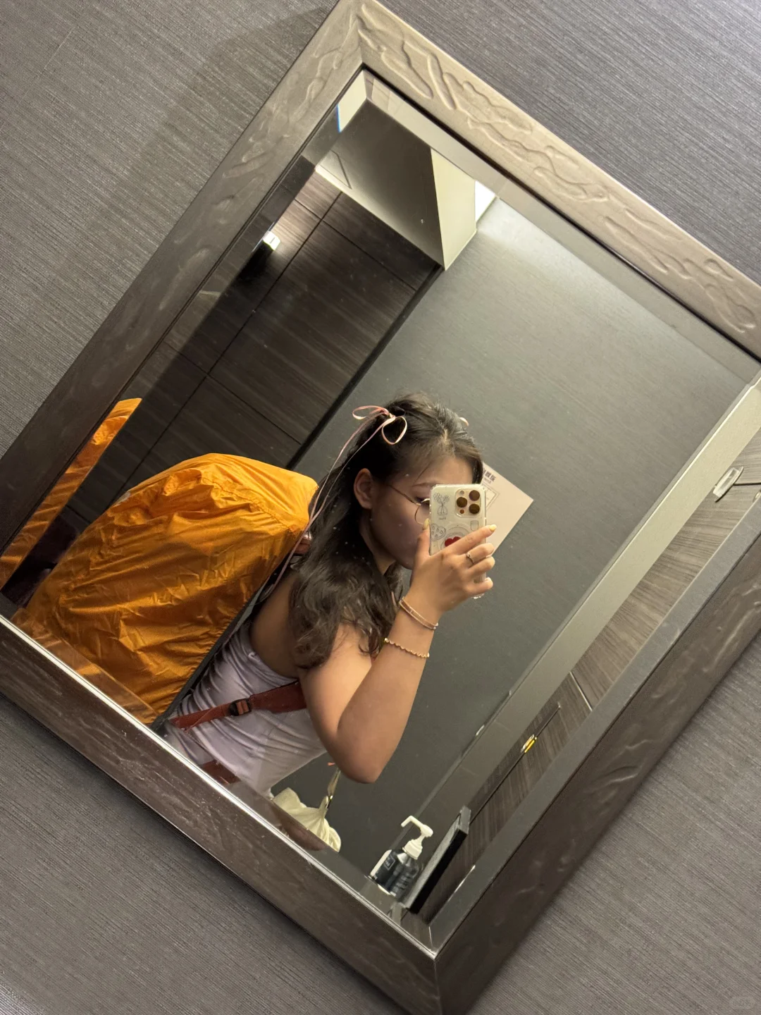 把裙子当抹胸穿了