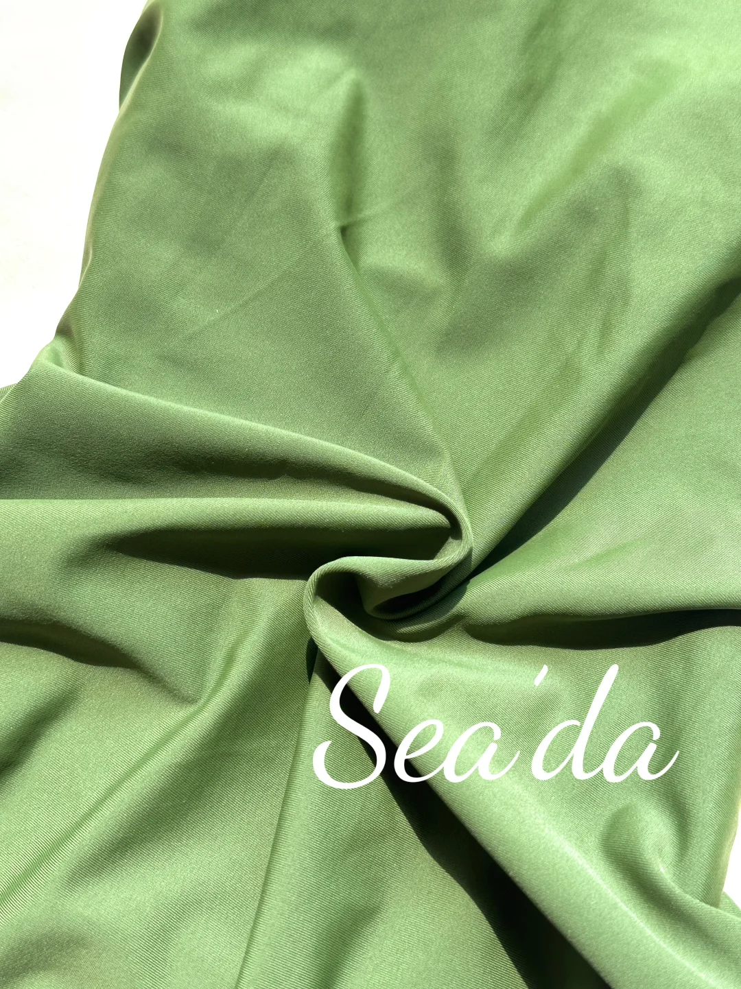 怎么会有这么显白小众又高级的泳衣！??