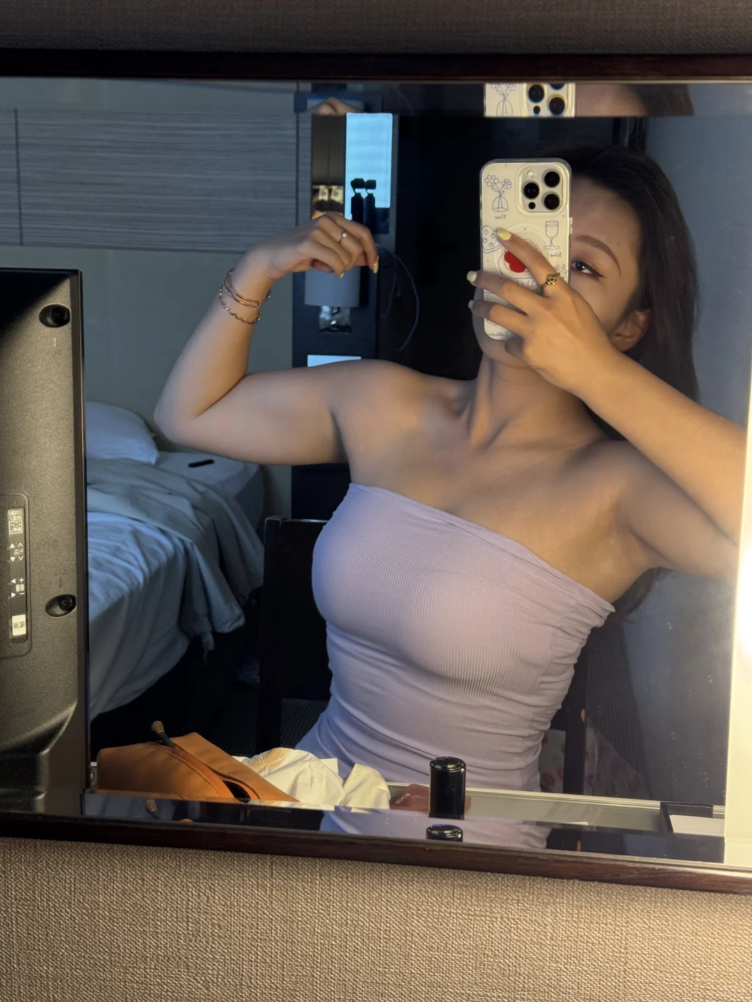 把裙子当抹胸穿了