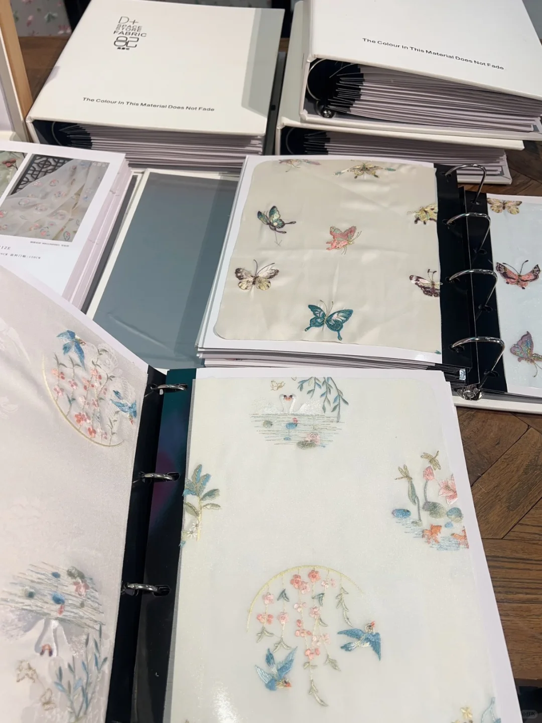 展会三天被问的最多的居然是样品册卖不卖