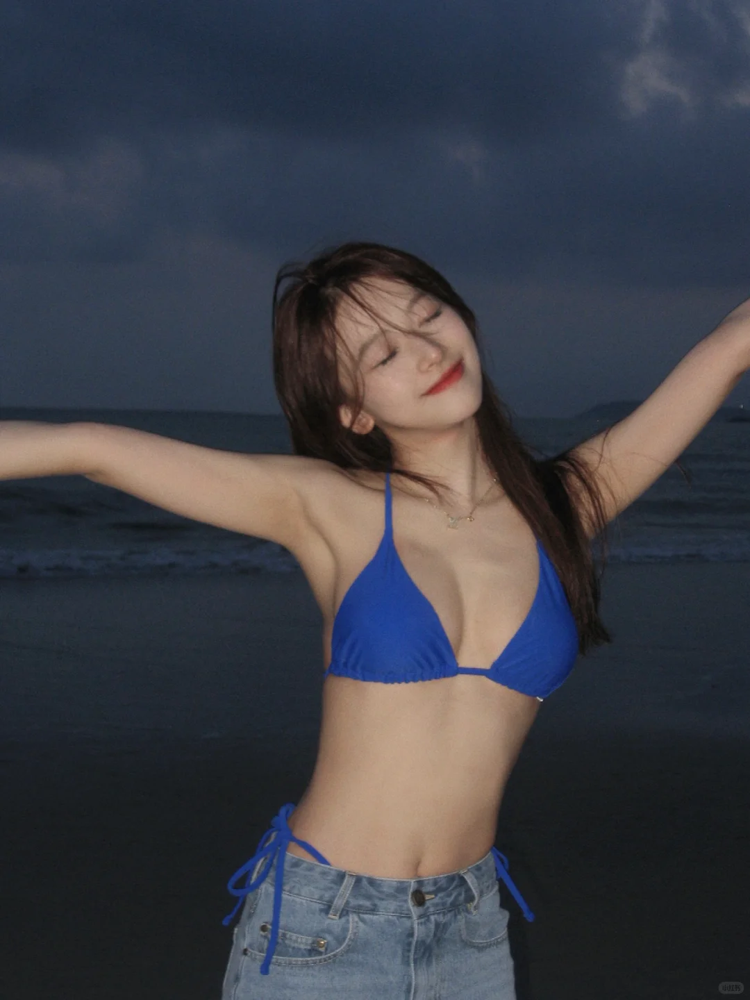 在海边实现穿衣自由?