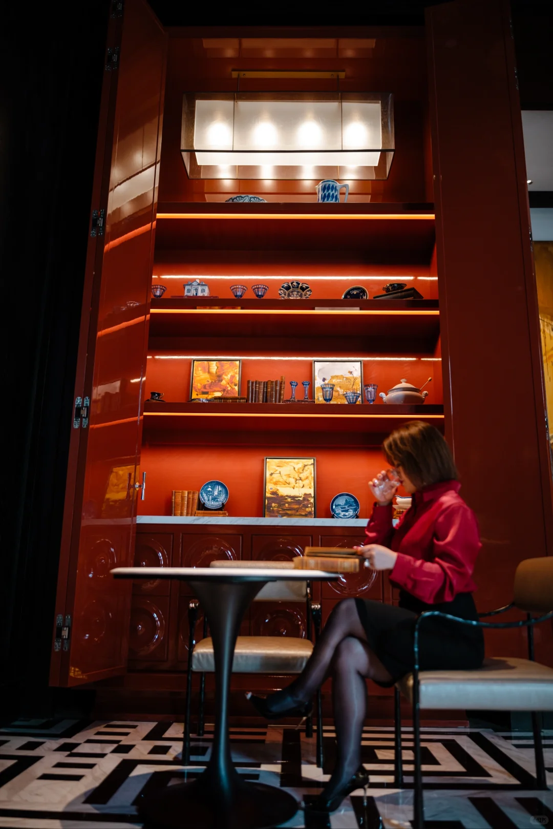 ??从律師到絲襪博主——我的延迟叛逆