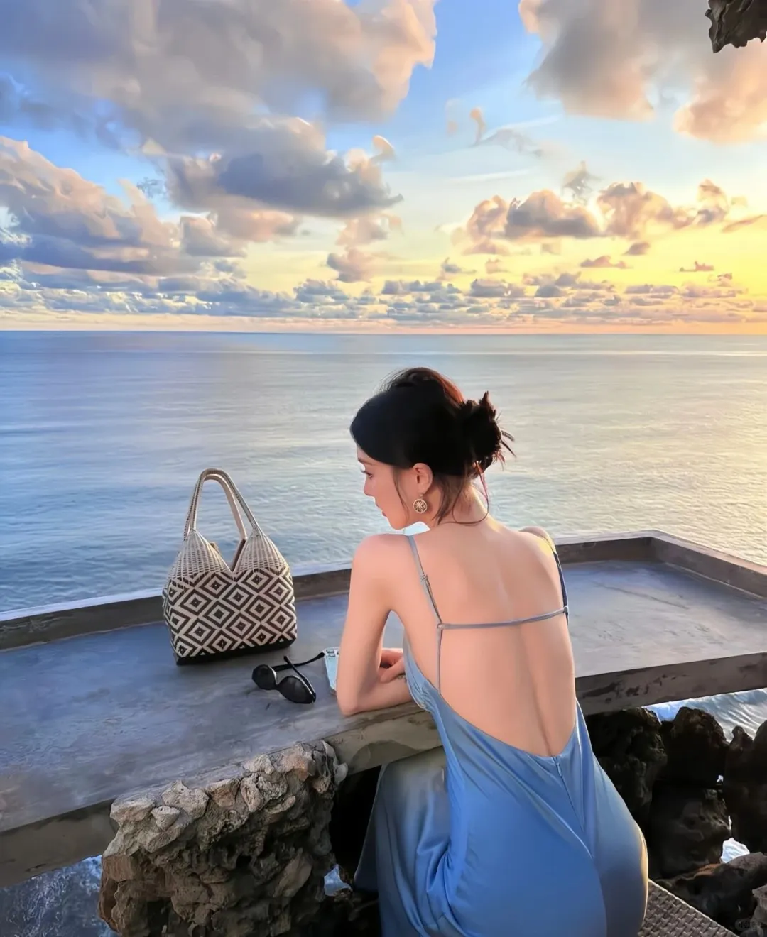 什么样的女孩会有如此美丽的背???