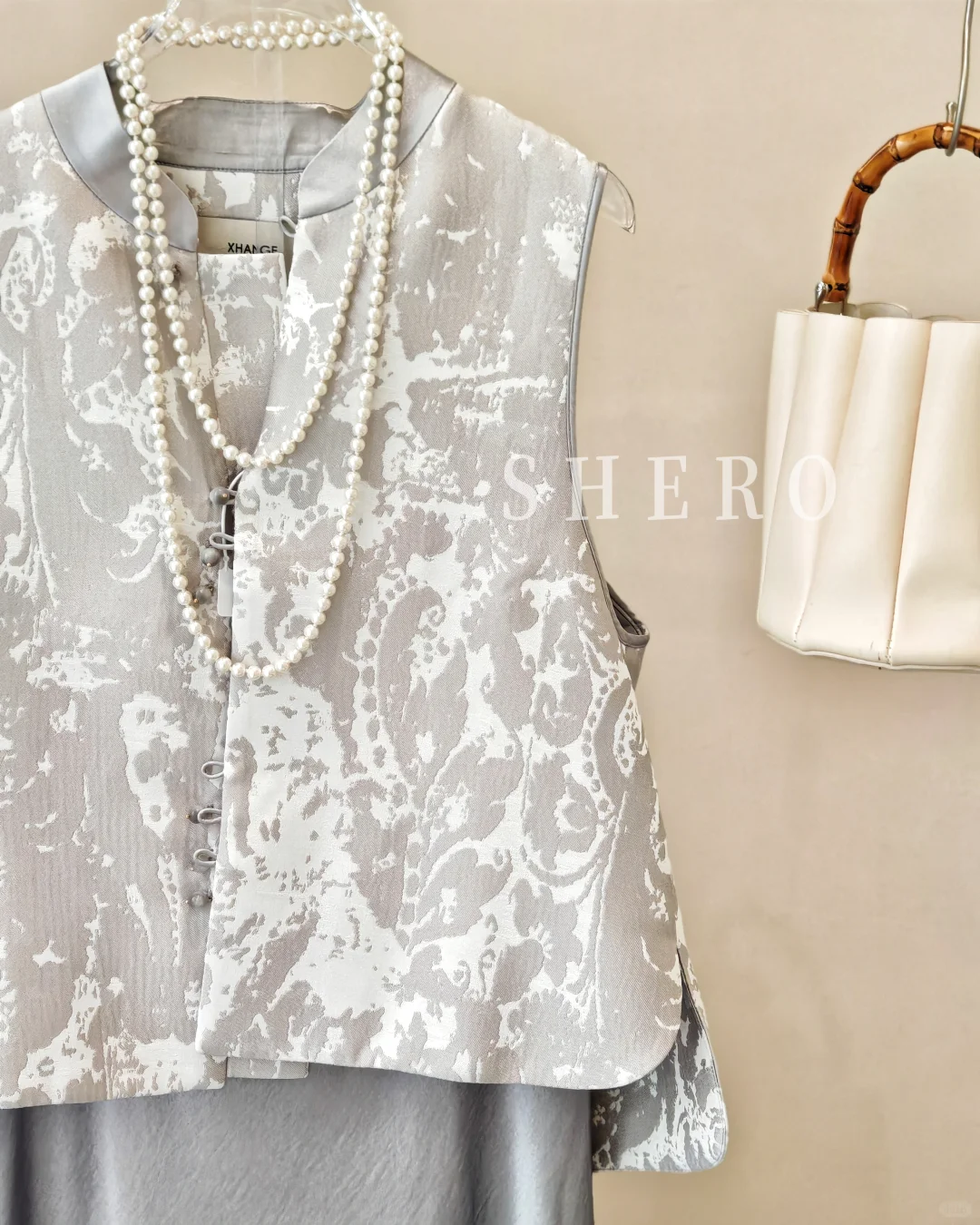 请大家珍惜好这个夏末的穿衣自由