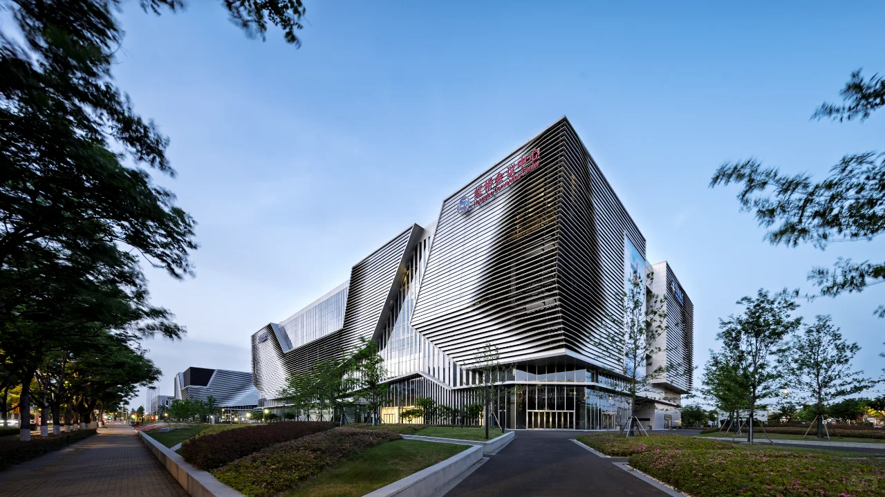 Aedas丨篆刻立面 虹桥进口商品展示交易中心