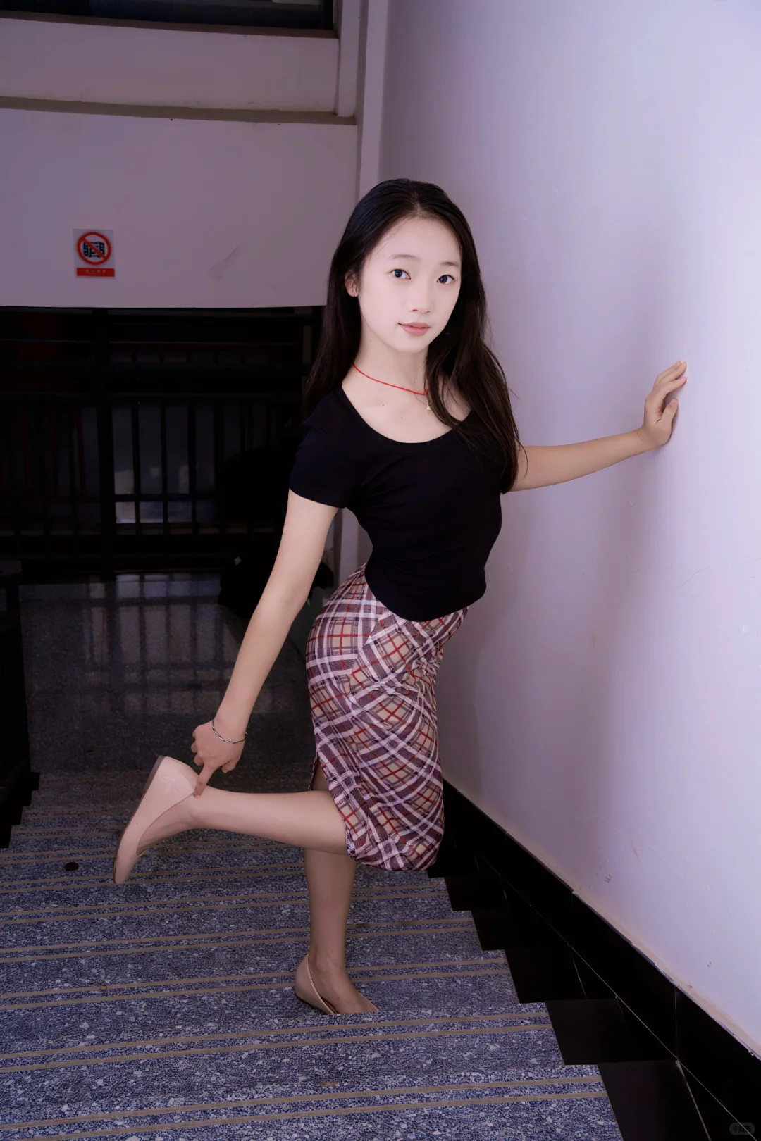 楼梯间氛围感少妇（富民约拍9/100）