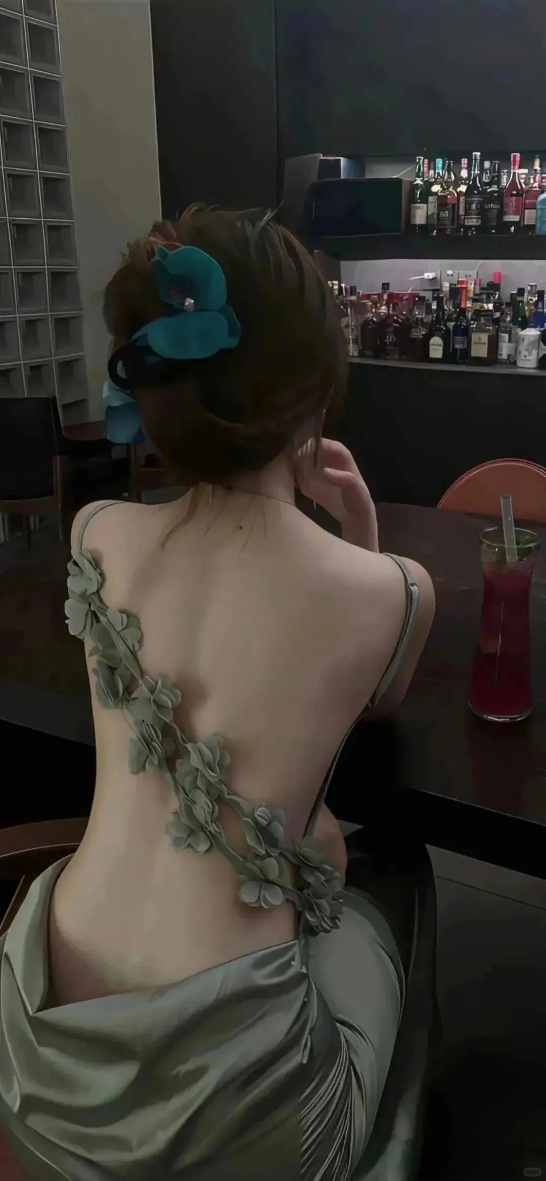 什么样的女孩会有如此美丽的背???