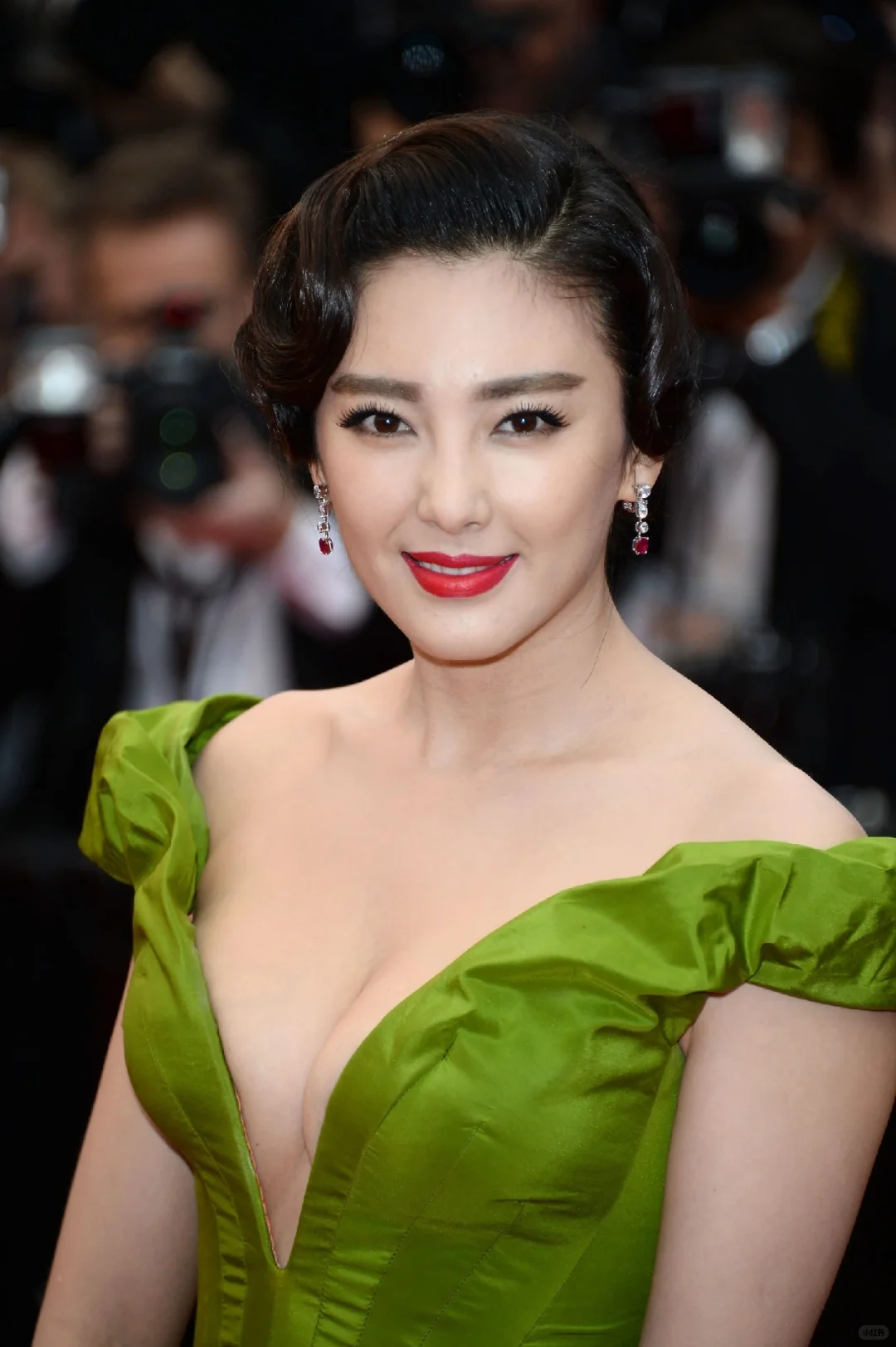 张雨绮红毯未修原图～