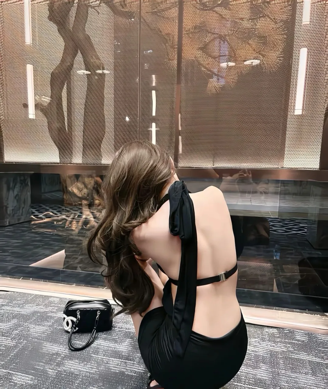 什么样的女孩会有如此美丽的背???