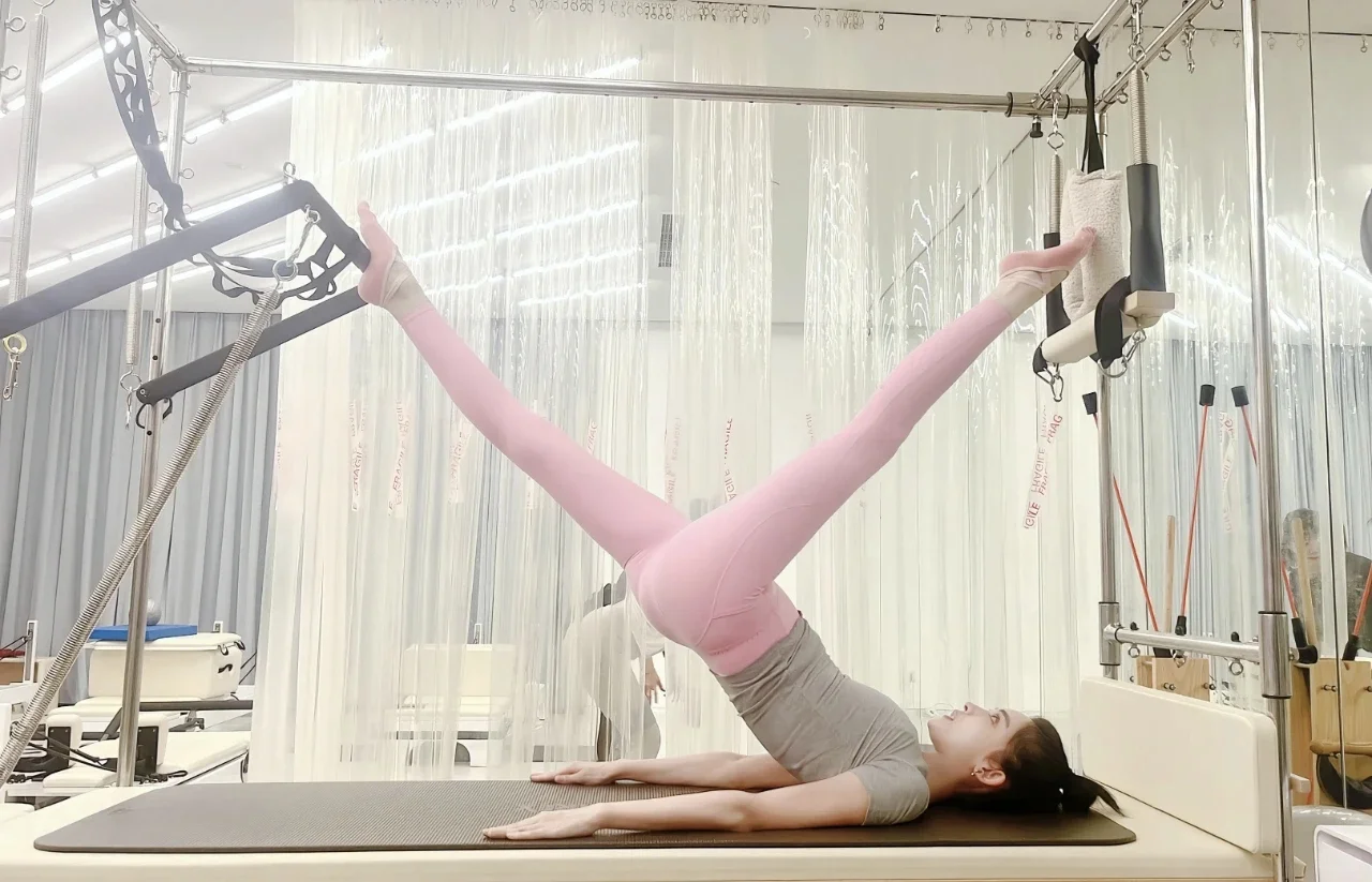 古力娜扎瑜伽裤，身材紧致有型，太美了