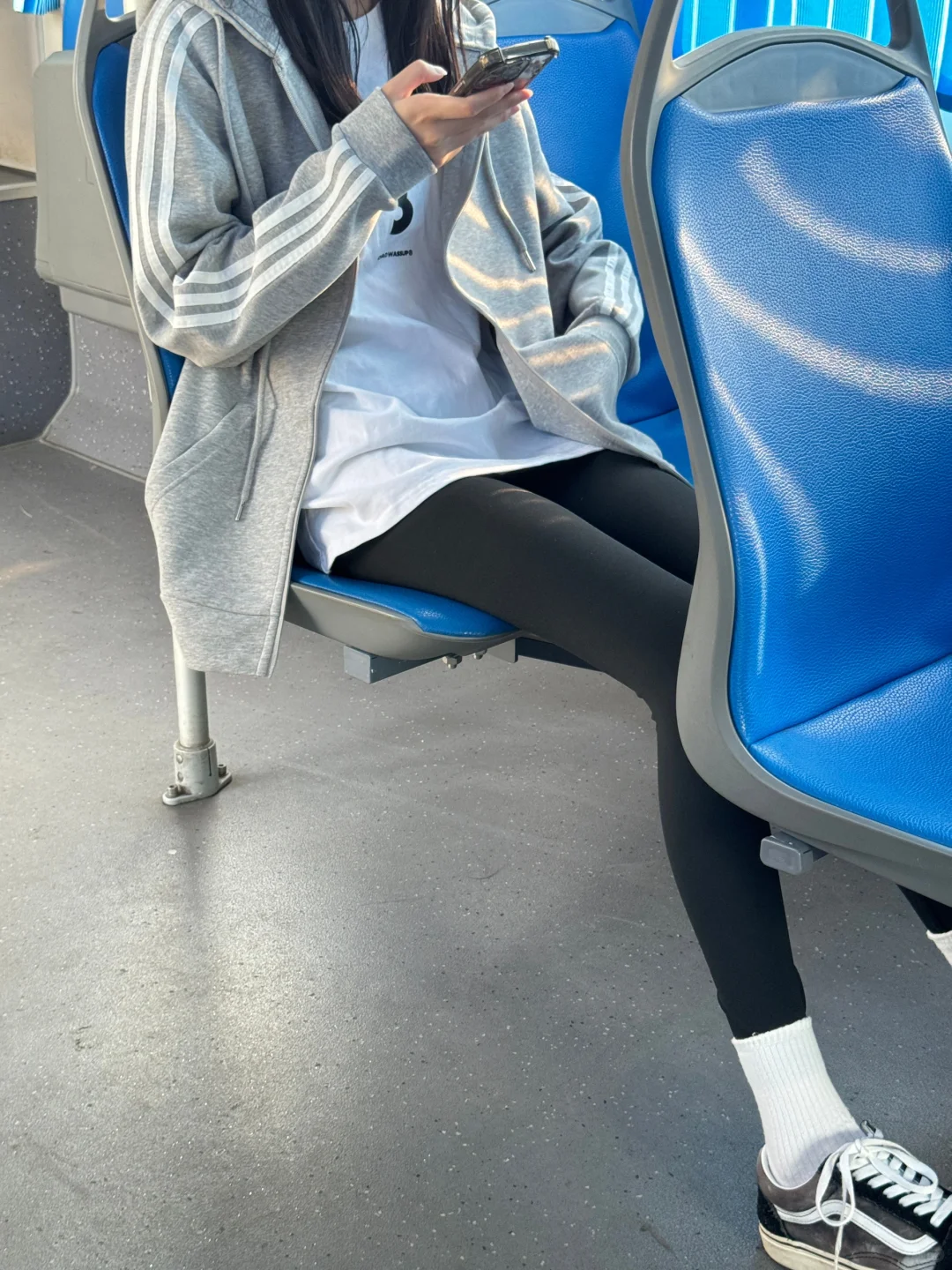 瞬间觉得鲨鱼裤外穿的女生有点。。