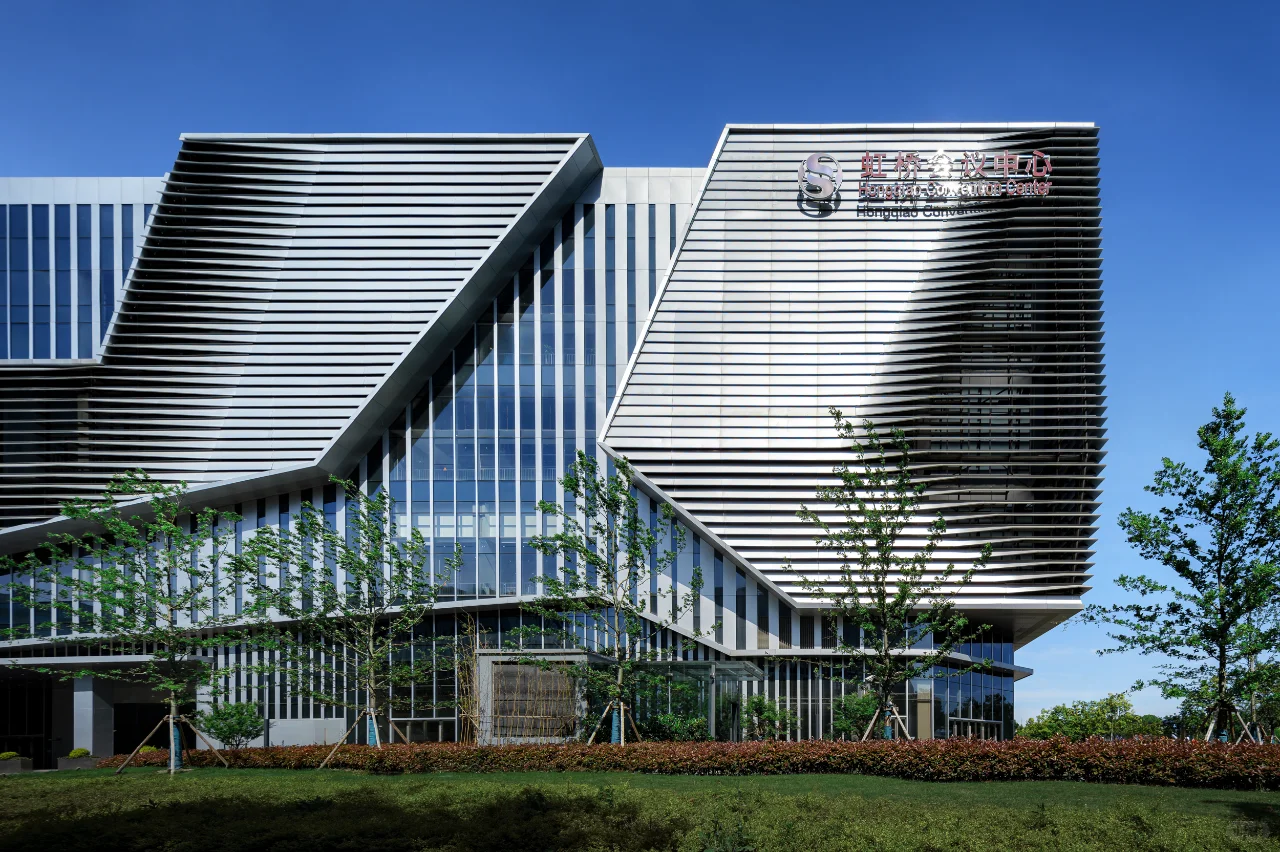 Aedas丨篆刻立面 虹桥进口商品展示交易中心