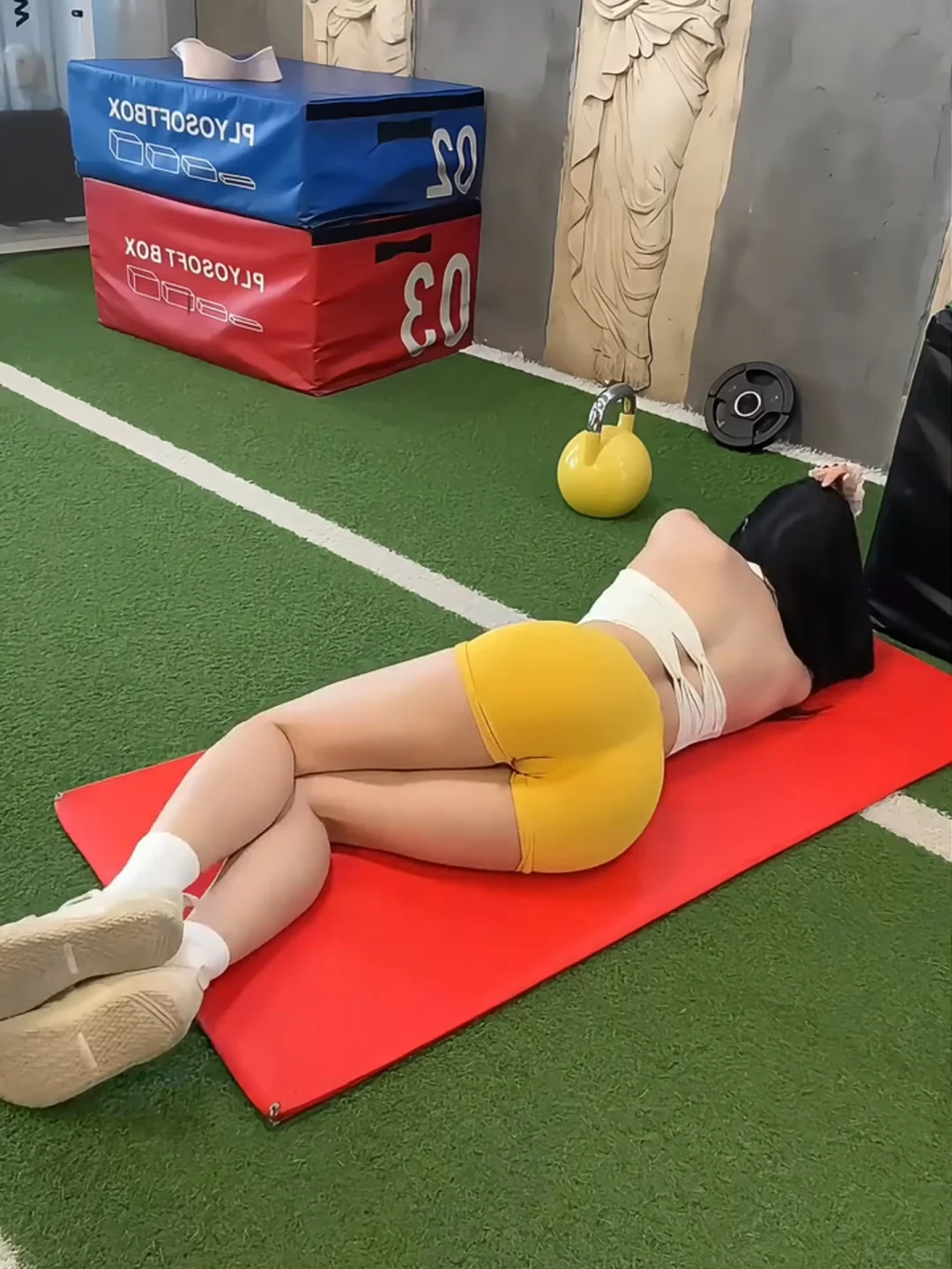 据说黄色瑜伽裤会让人兴奋