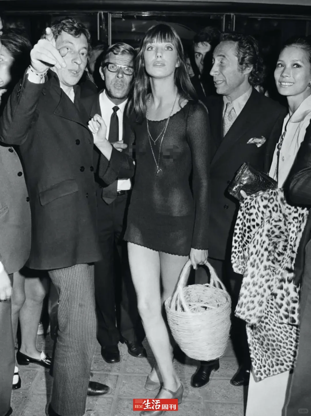 “我的内衣终于下班了！”