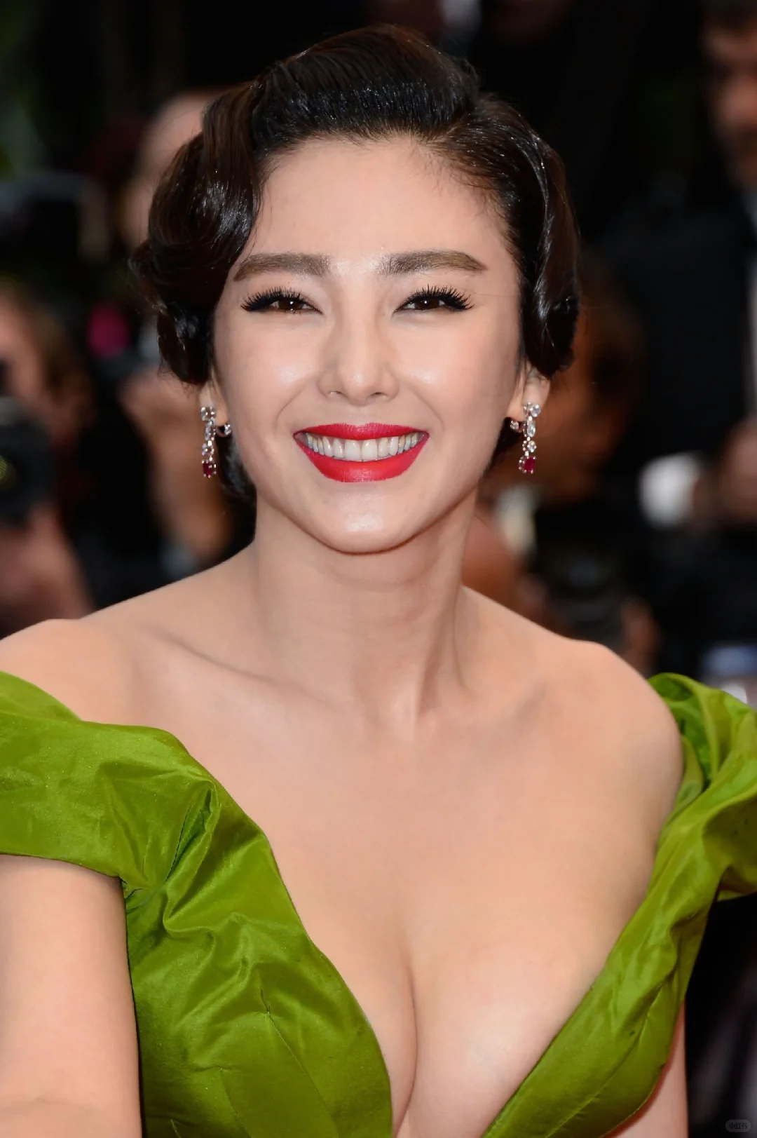 张雨绮红毯未修原图～