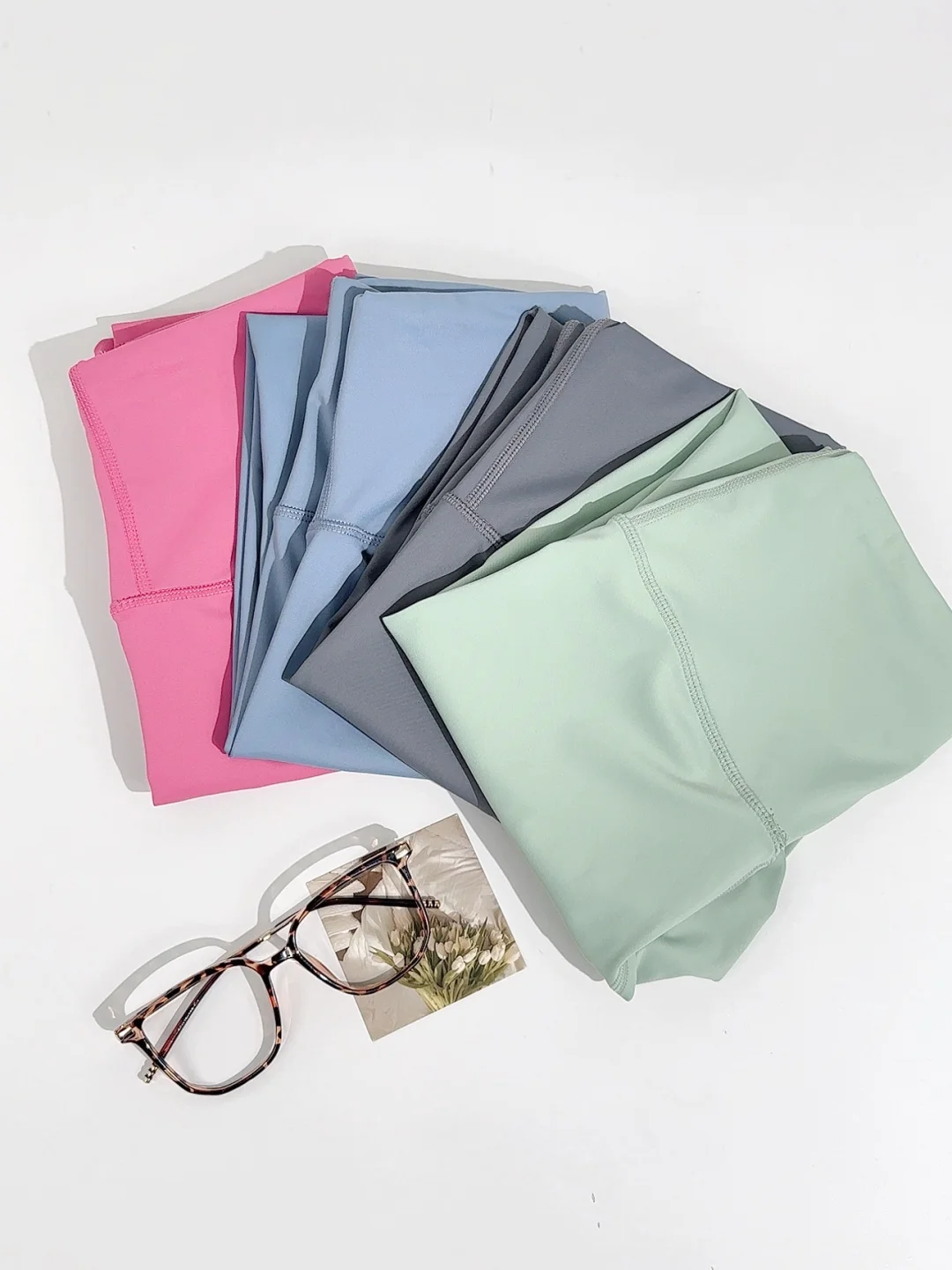 又到了穿瑜伽裤/鲨鱼裤的季节｜才?19不敢信