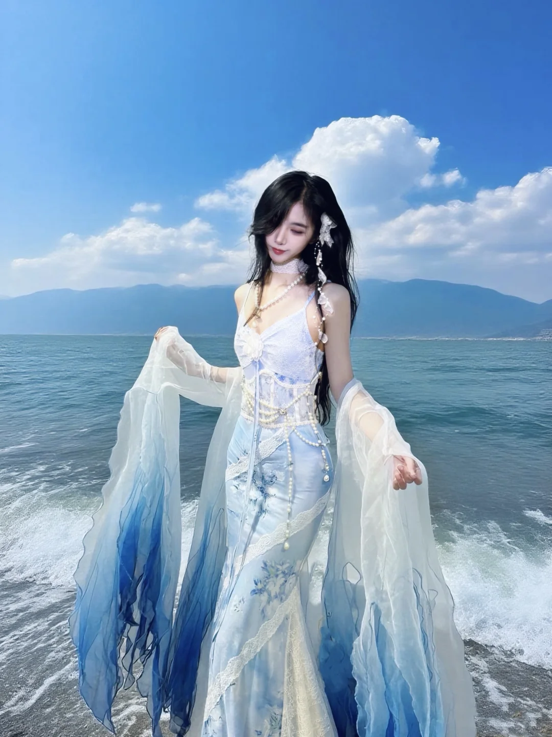 垂花踏浪?蕾丝鱼尾裙?清冷氛围海边穿搭