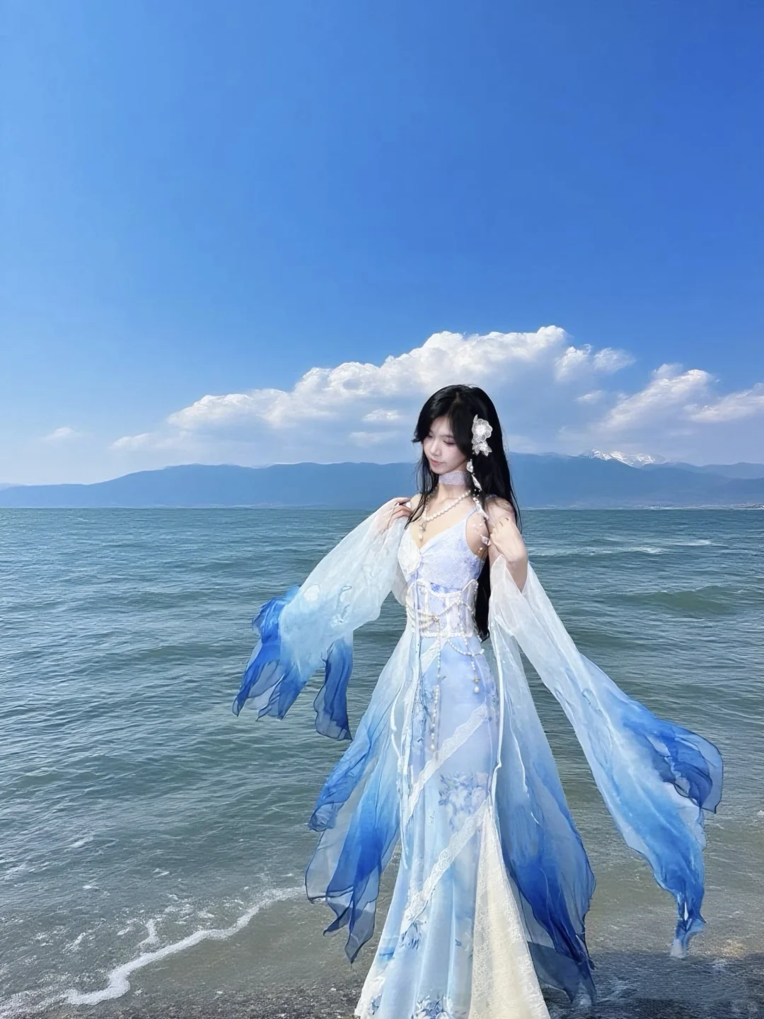 垂花踏浪?蕾丝鱼尾裙?清冷氛围海边穿搭