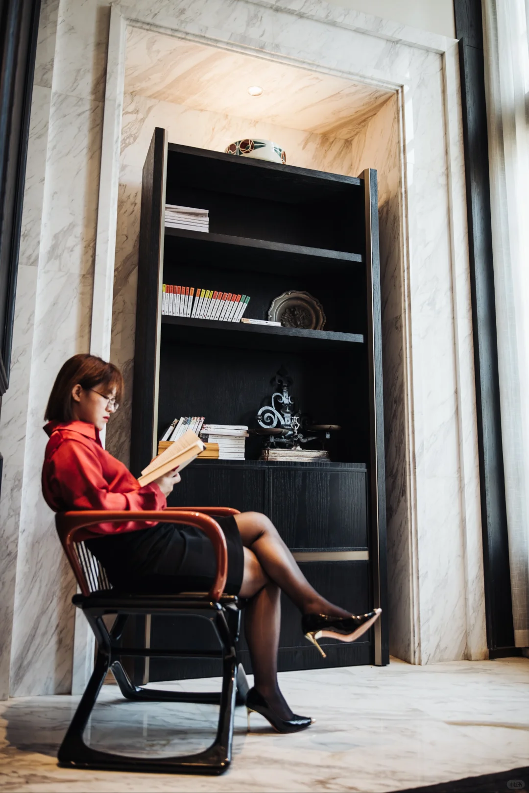 ??从律師到絲襪博主——我的延迟叛逆