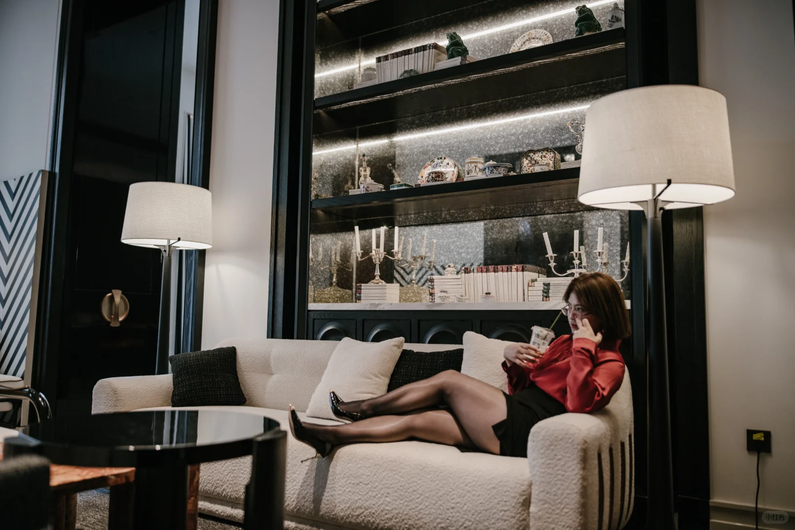 ??从律師到絲襪博主——我的延迟叛逆