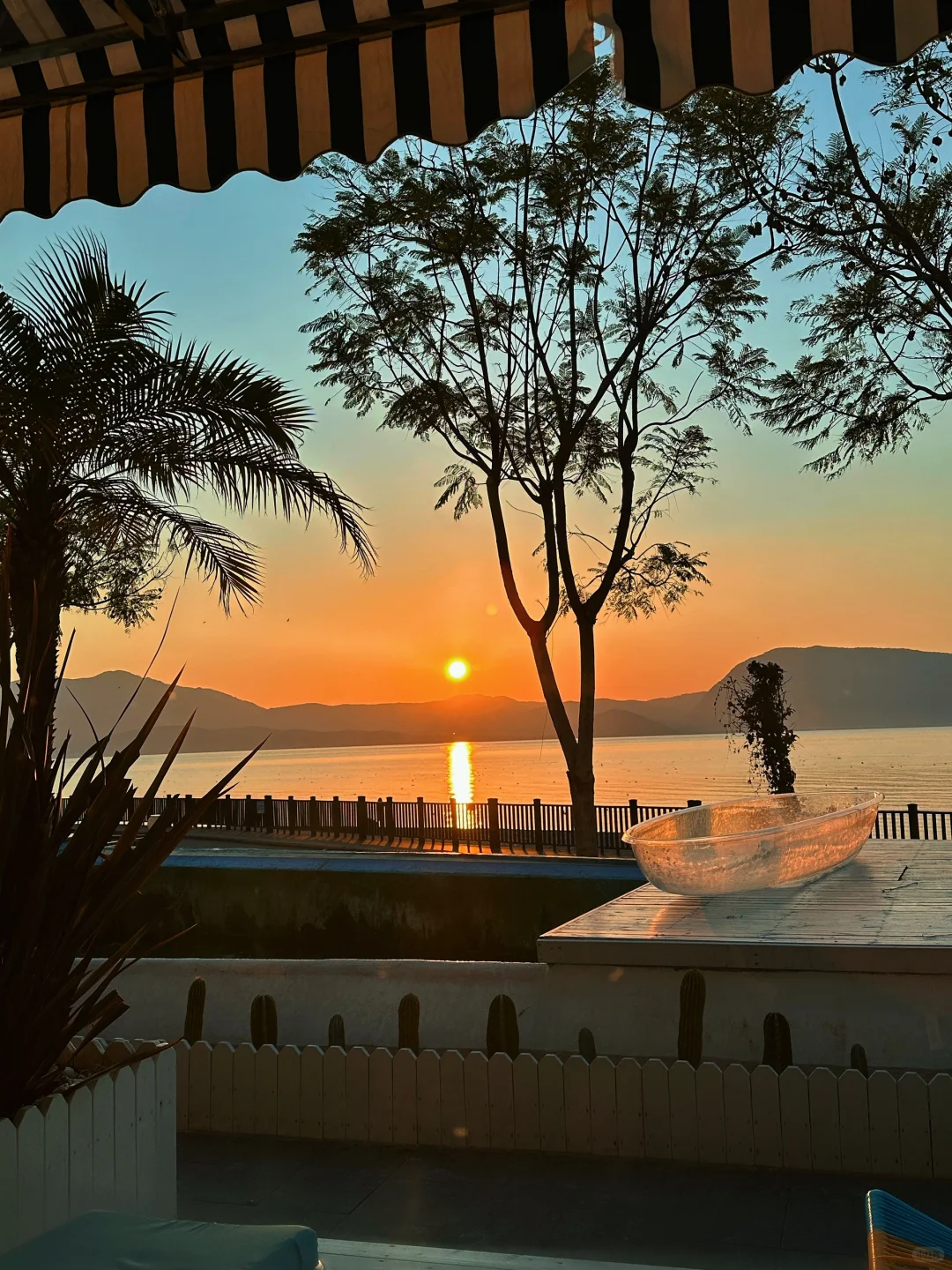 在海边实现穿衣自由??