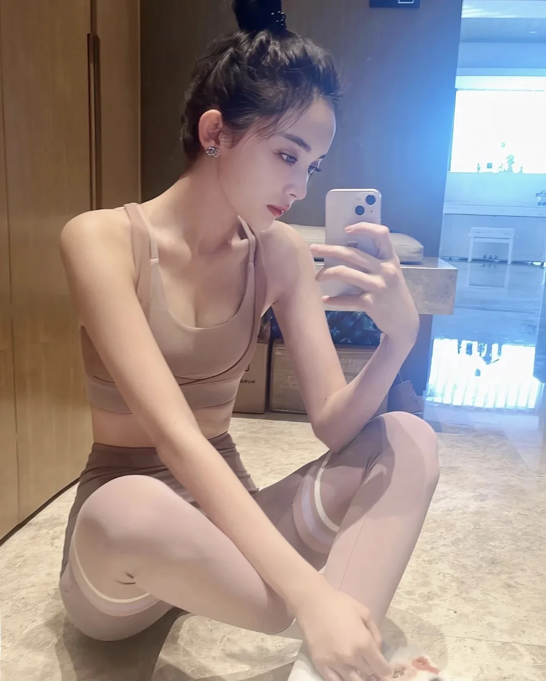 古力娜扎瑜伽裤，身材紧致有型，太美了