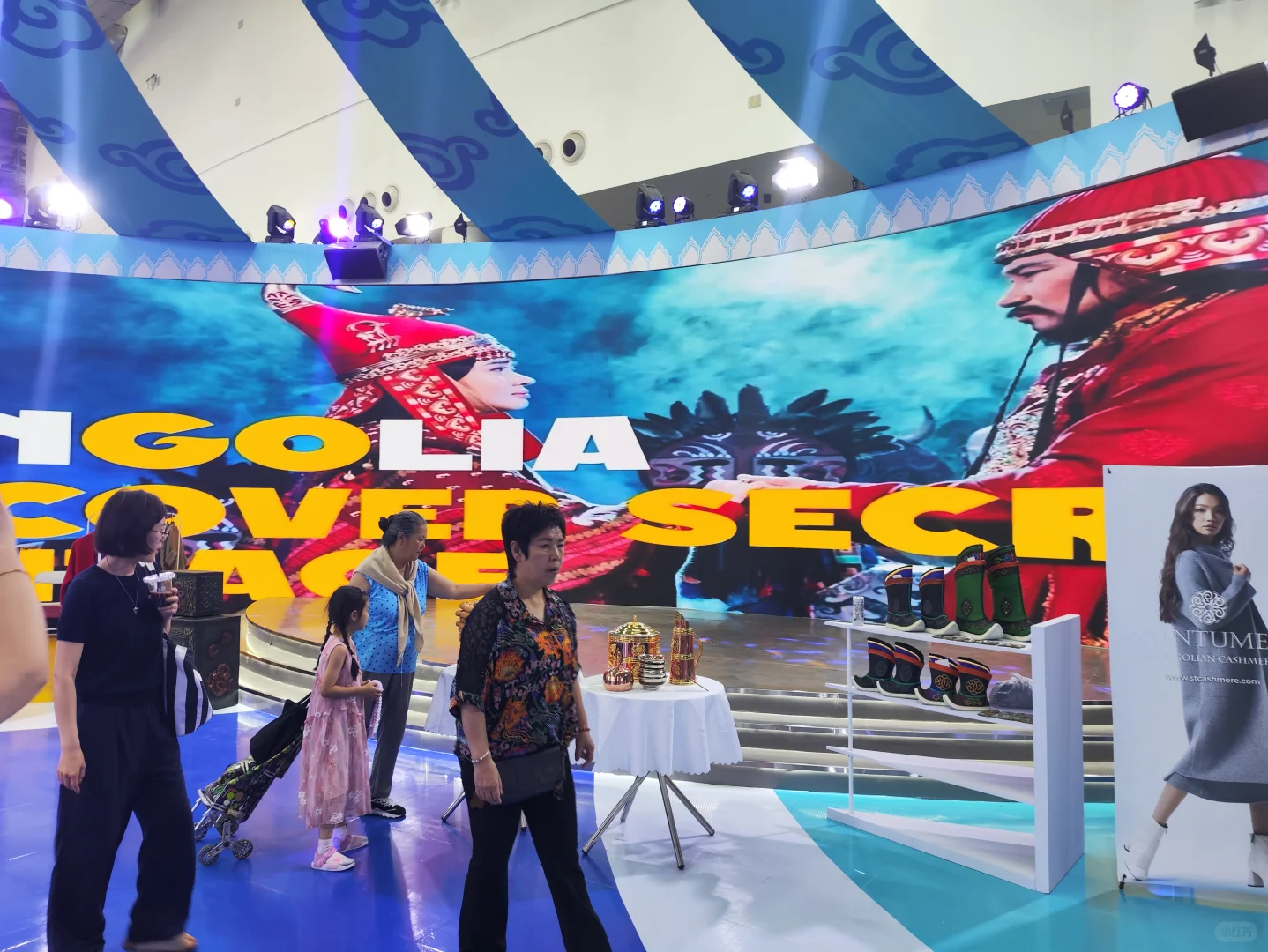 呼市中蒙博览会逛了，粥饼伦看了