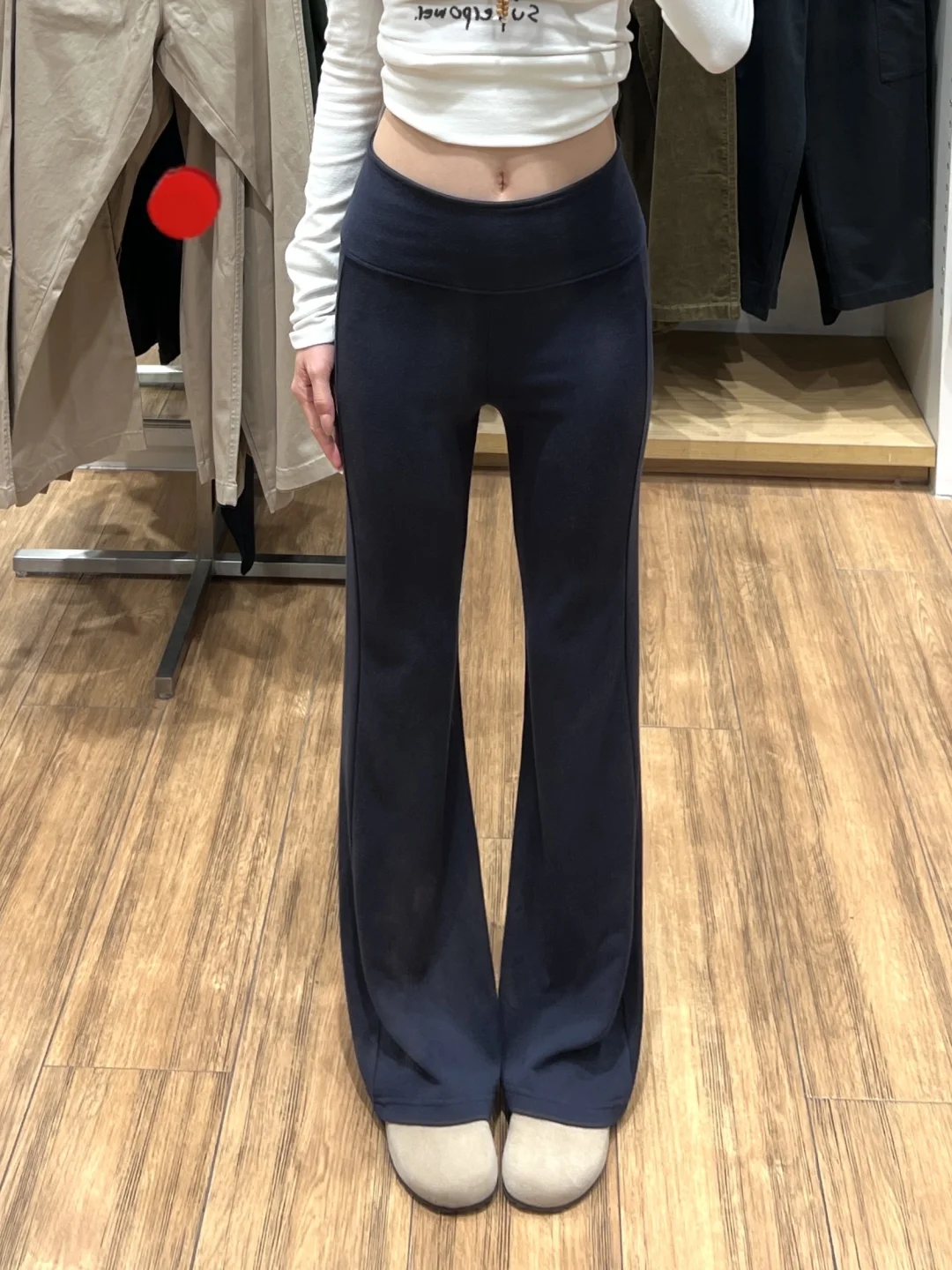 啊啊啊真的好显瘦！！爱惨这条藏青微喇裤了！！